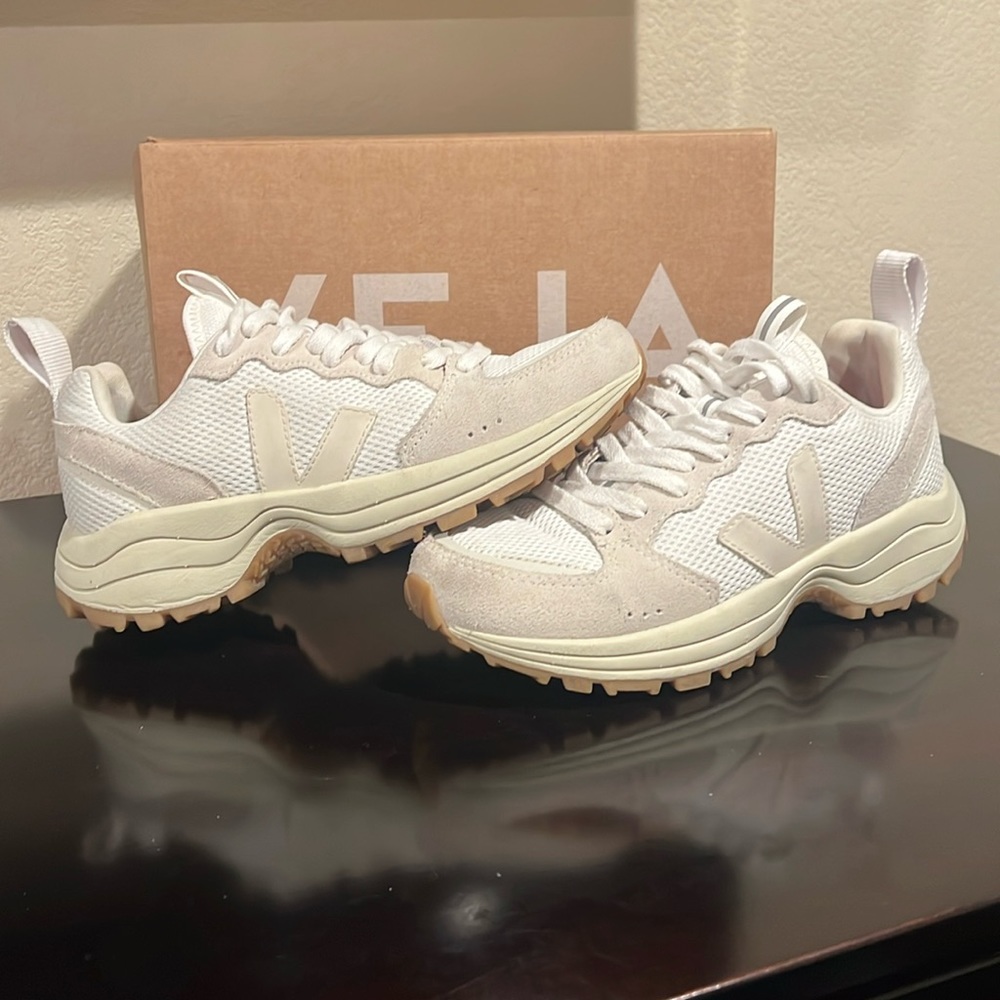 Women's Venturi Alveomesh Low Top Sneakers